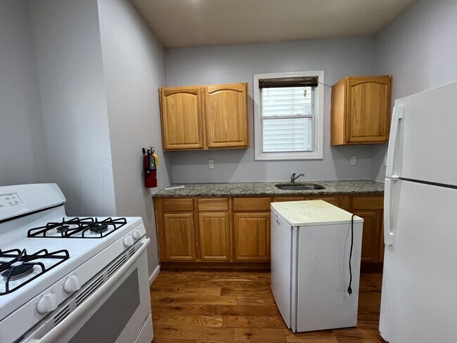 Building Photo - 166 Wilkinson Ave