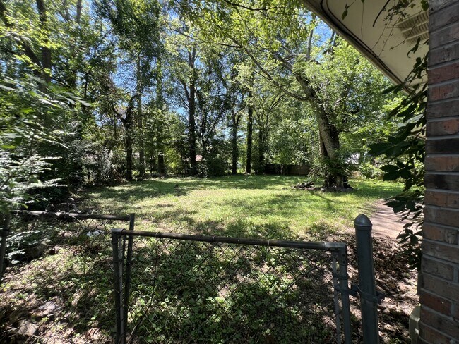Foto del edificio - 2915 Longwood Dr