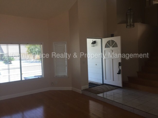 Building Photo - Gorgeous Horse Thief Canyon Home