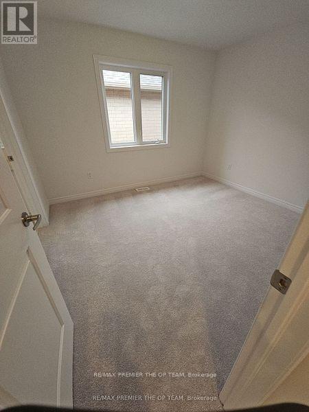 Building Photo - 5 Abbey Cres