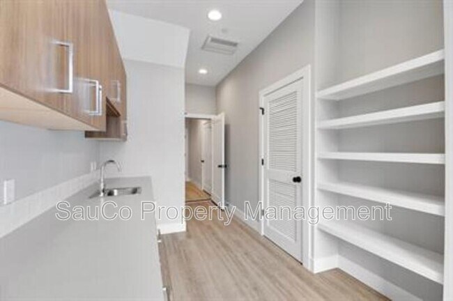 Foto del edificio - 22415 SW Pine St