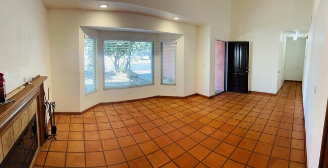 Foto del edificio - 15721 Shadow Mountain Ln