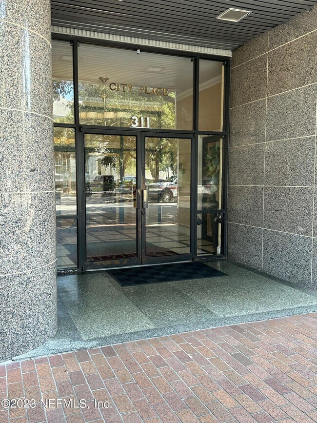 Foto del edificio - 311 W Ashley St