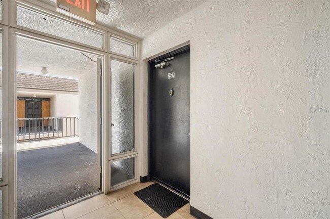 Foto del edificio - 801 Russell Ln