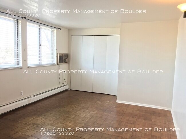 Building Photo - 745 Thomas Dr