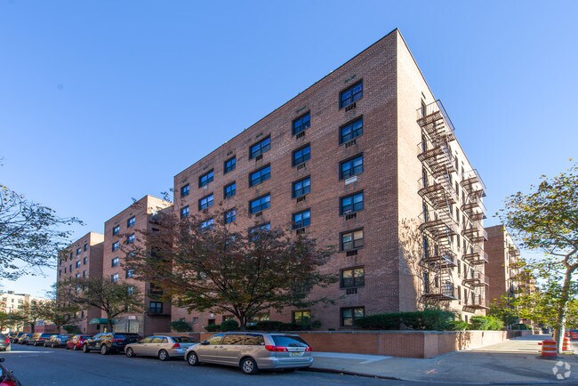Building Photo - Sherwood Village