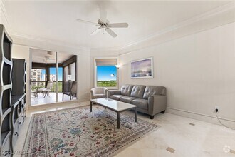 Building Photo - 8473 Bay Colony Dr