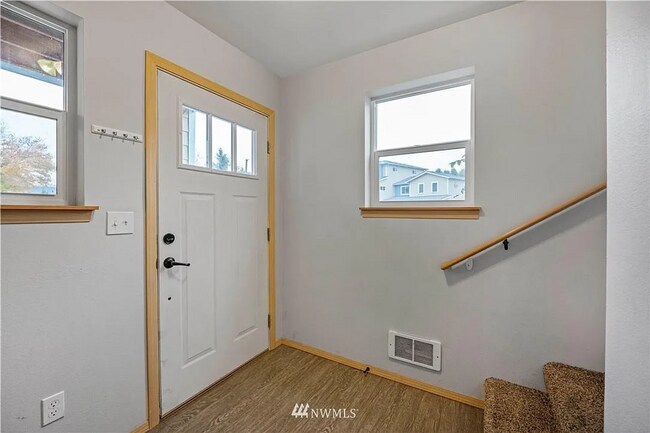 Foto del edificio - Beautifully Updated 3 Bed, 2.5 Bath Townhome in Monroe