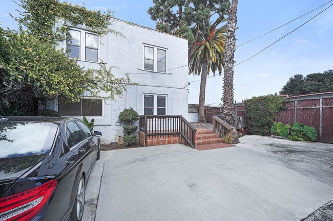 Building Photo - 1423 24th St