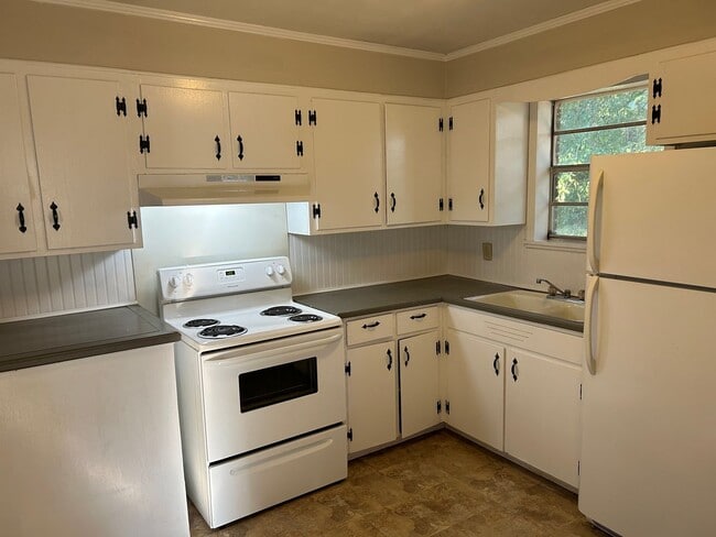 Building Photo - Rollins St 106/108 (duplex)