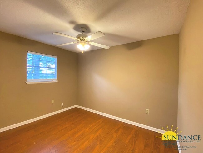 Building Photo - Quaint 2 Bedroom Unit in Fort Walton Beach