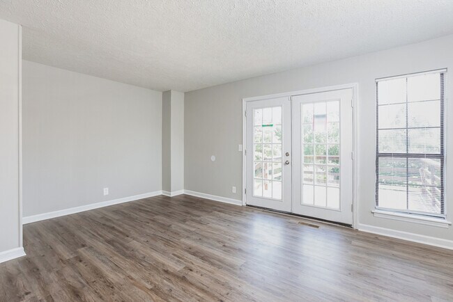 Foto del edificio - 4405 Falling Leaf Ln