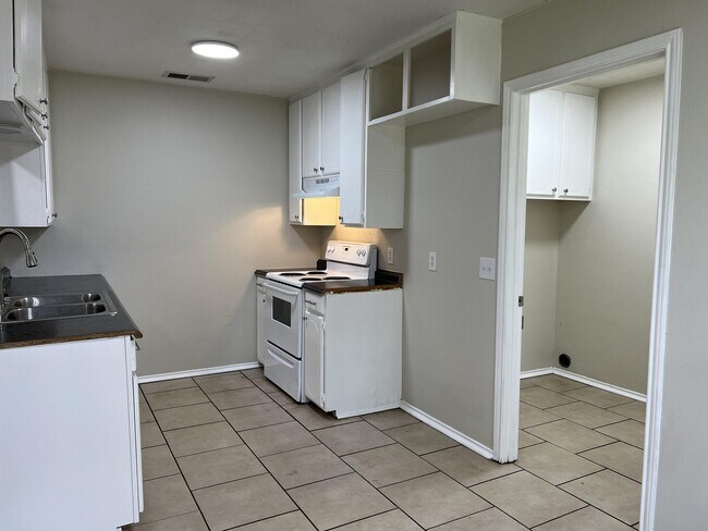 Building Photo - 13541 Sheldon Ln