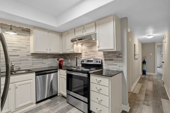 Foto del edificio - 2938 Camelot Ln