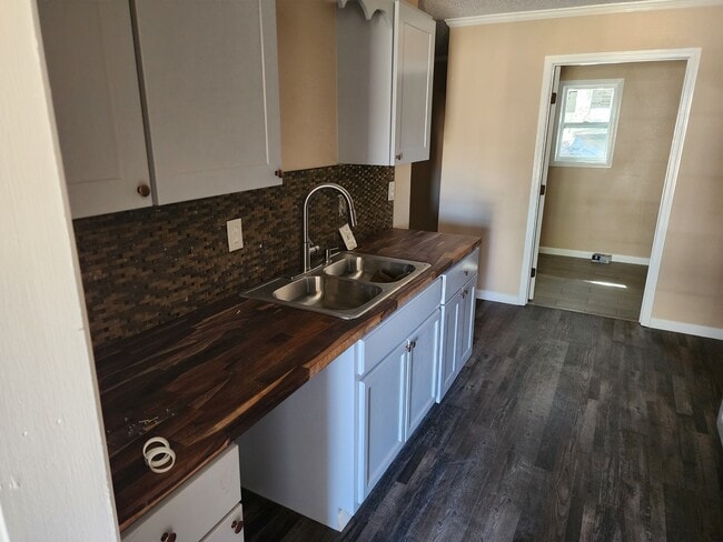 Building Photo - 604 Zoe Cir