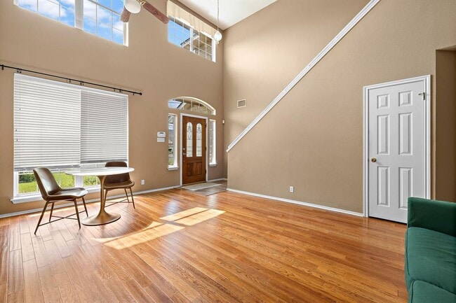 Building Photo - 400 Debora Dr