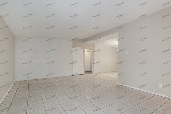 Foto del edificio - 8318 Sagewood Ln