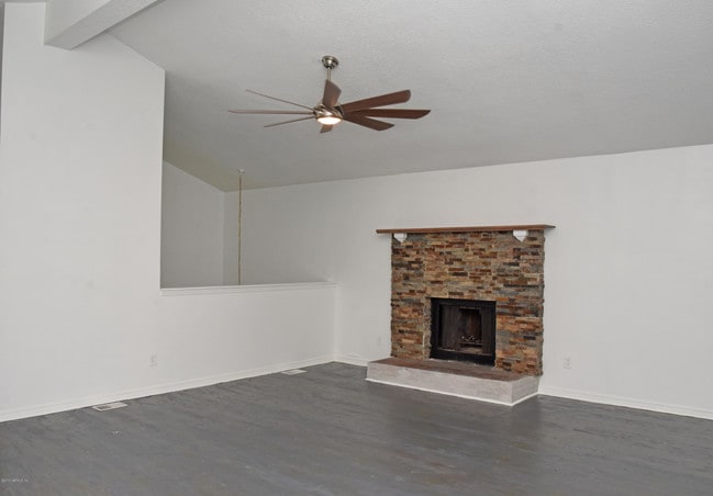 Building Photo - 302 Magnolia St