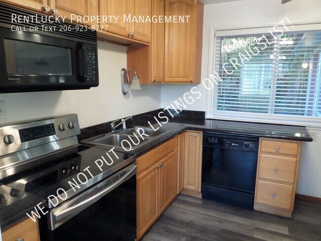 Building Photo - Unique and Cool! Large, Updated 4-bedroom ...