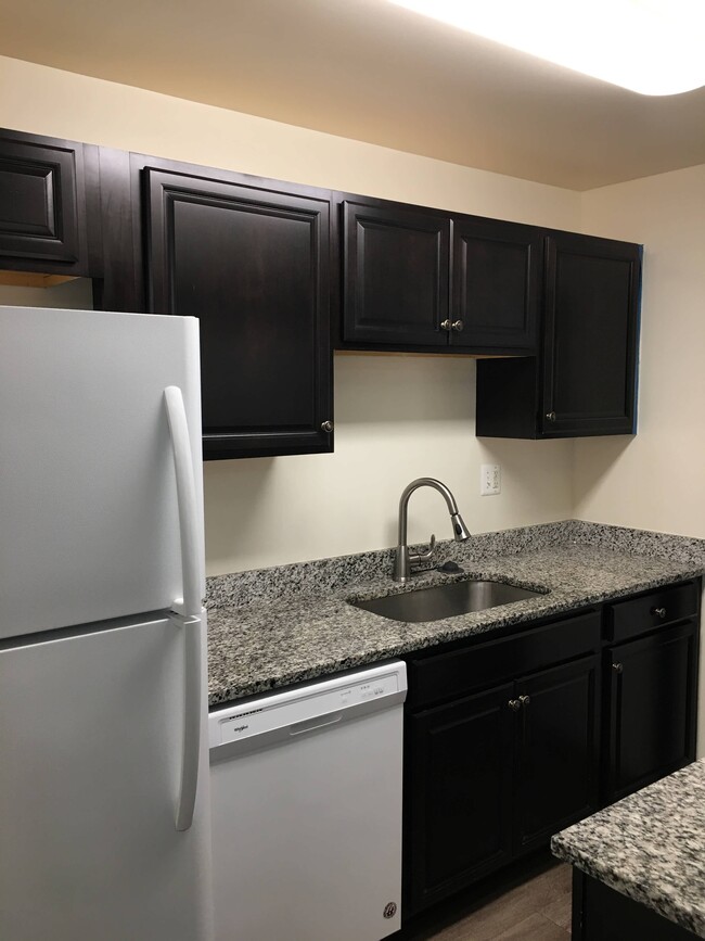 Building Photo - 7701 Arehart Dr