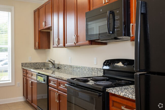 The York - 1BR,1BA - 841SF - Kitchen - Palisades of Lincolnton
