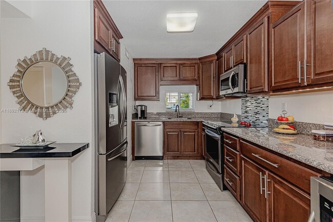 Foto del edificio - 9410 N Hollybrook Lake Dr