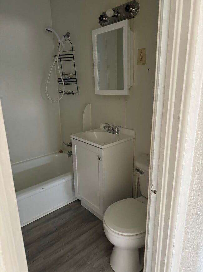 Building Photo - 2409 Myers Ave