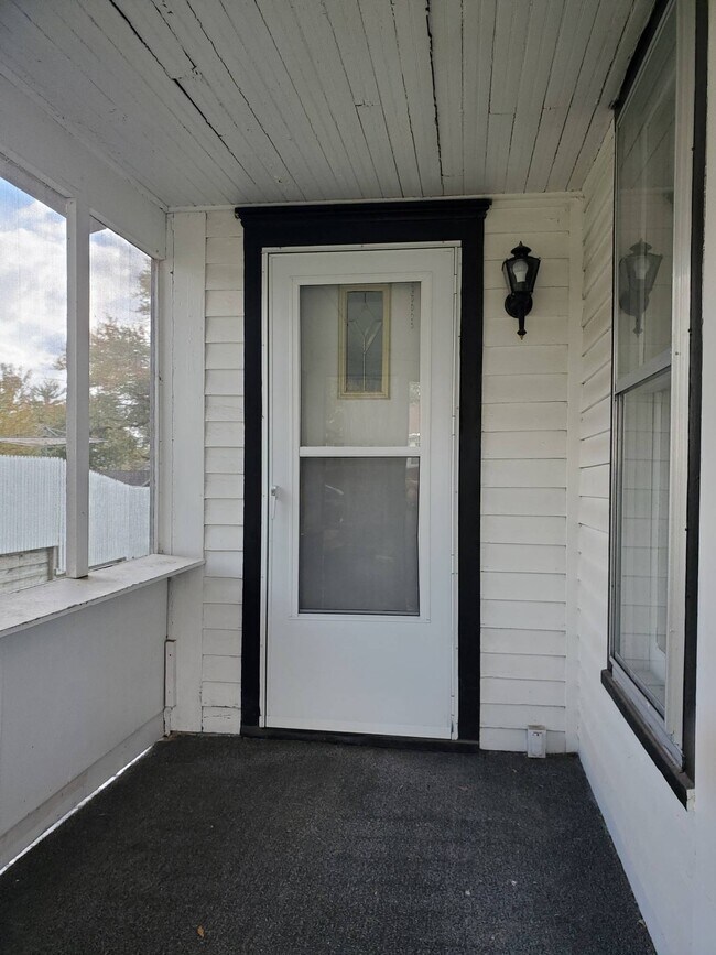 1251 W Harrison St, Freeport, IL 61032 House Rental in Freeport, IL