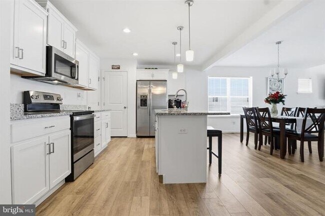 Building Photo - 7450 St Patrick Ct
