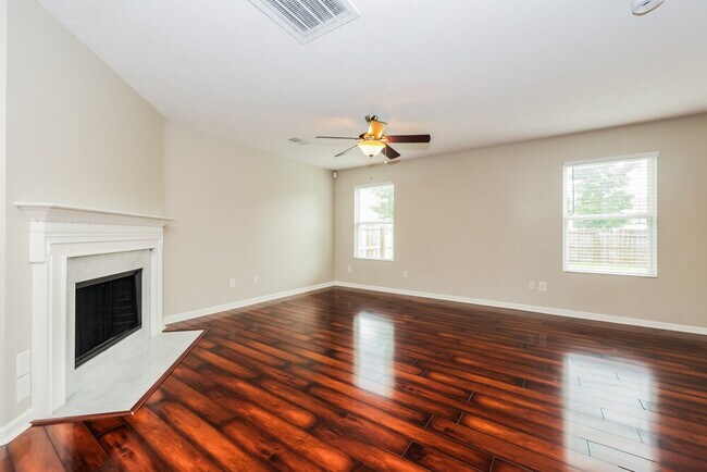 Foto del edificio - 3444 Axelwood Dr