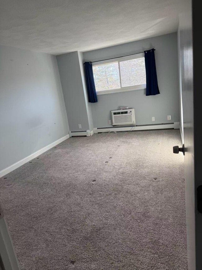 Building Photo - 210 Brook Village Rd