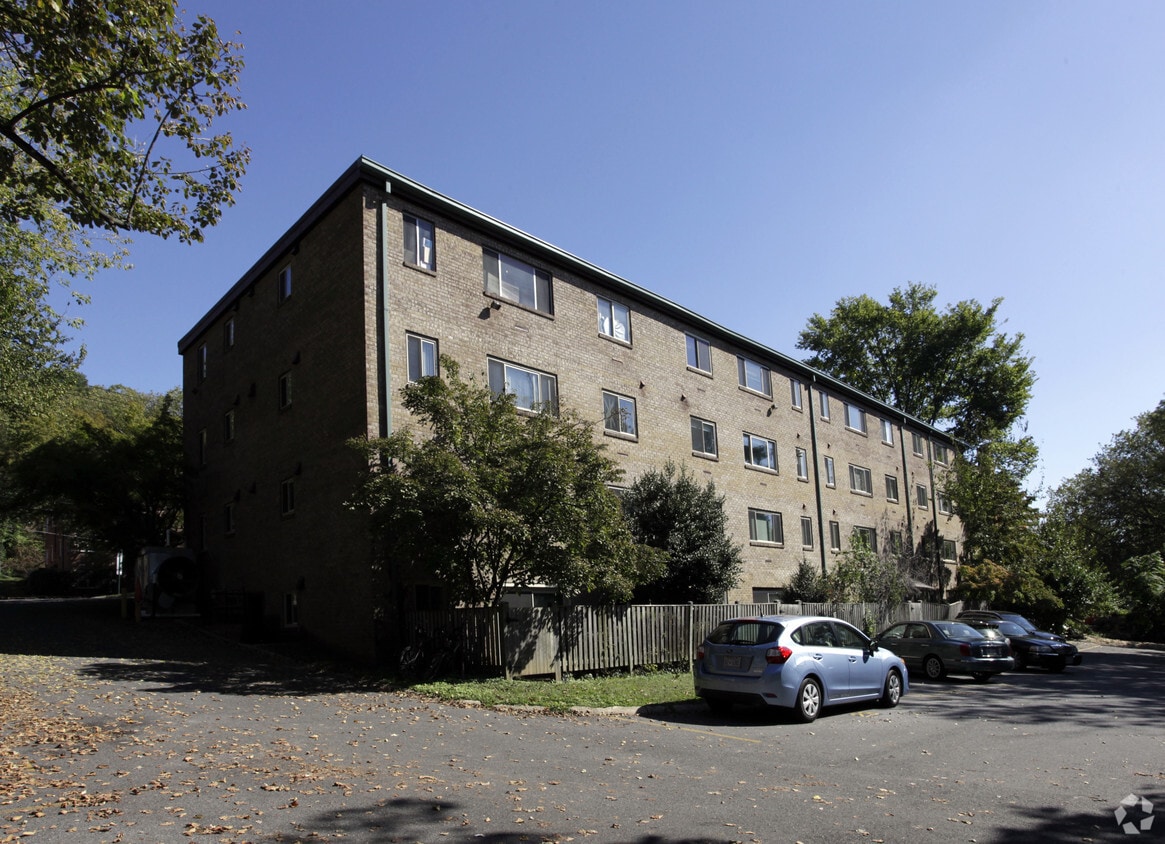 4570 MacArthur Blvd NW, Washington, DC 20007 Apartments in Washington