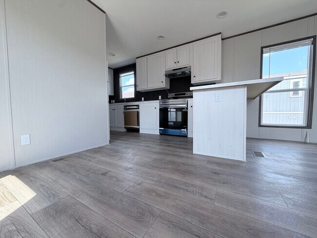 Building Photo - 709 N Collins Fwy