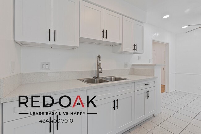 Foto del edificio - 336.5 N Curson Ave
