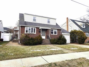 Building Photo - 701 4th St