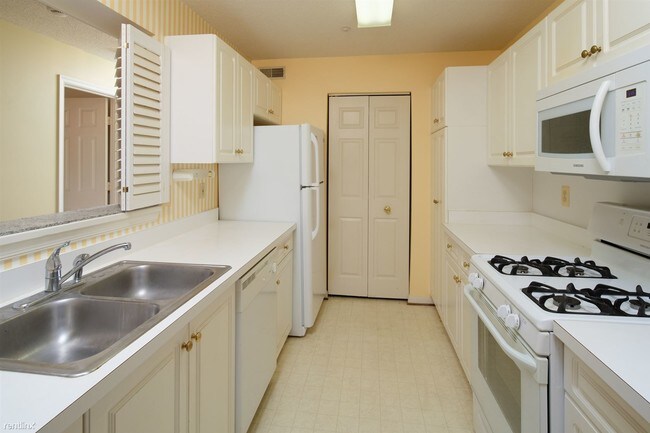 Foto del edificio - 10016 Vanderbilt Cir