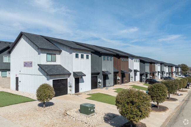 Building Photo - The Point at Forest Hill