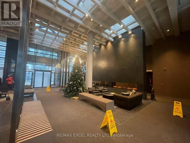 Photo du bâtiment - 8 Interchange Wy