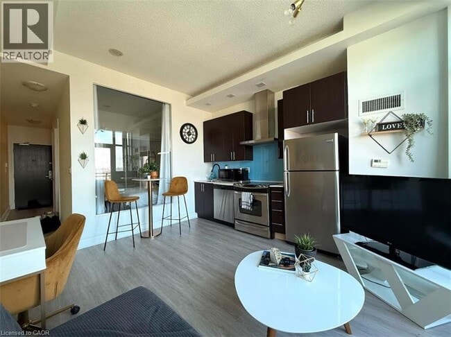 Building Photo - 165 Legion Rd N