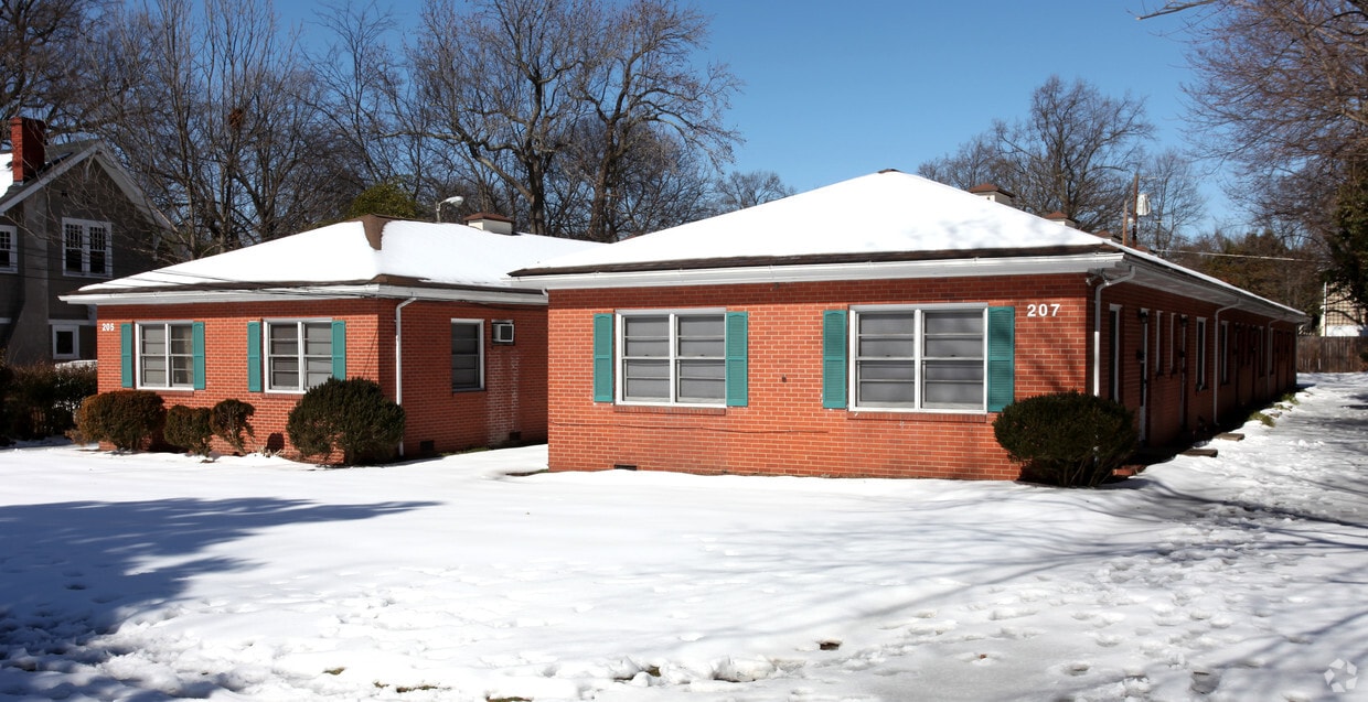 Primary Photo - 205 Leftwich St