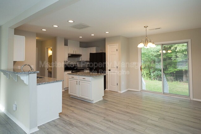 Building Photo - 204 Evening Star Dr