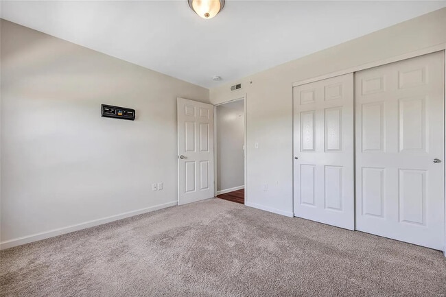 Building Photo - 433 Bordeaux Way