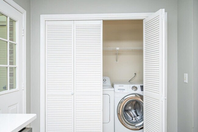 Building Photo - 1267 Sweet Pine Dr