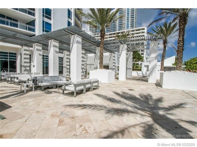 Building Photo - 3535 S Ocean Dr