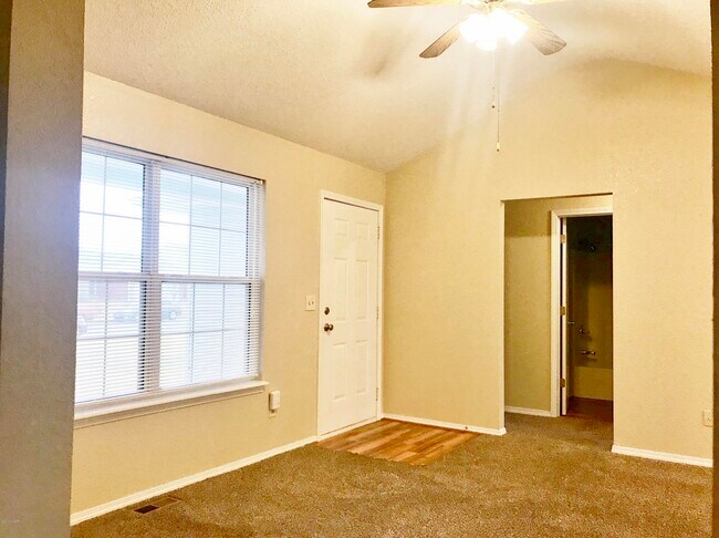 Foto del edificio - 2310 S Willard Ave