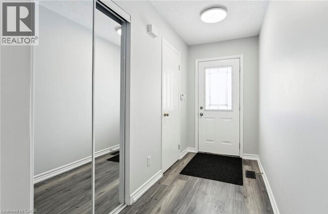 Building Photo - 159 Henhoeffer Crescent