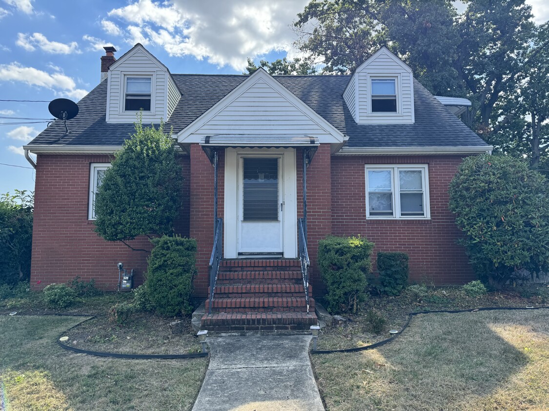 Primary Photo - 653 Amboy Ave