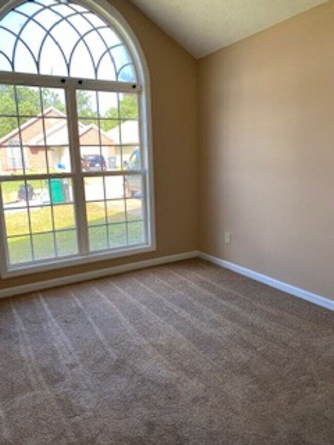 Building Photo - 714 Pinehill Court