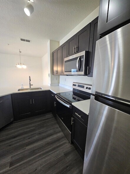 Foto del edificio - 560 Florida Club Blvd