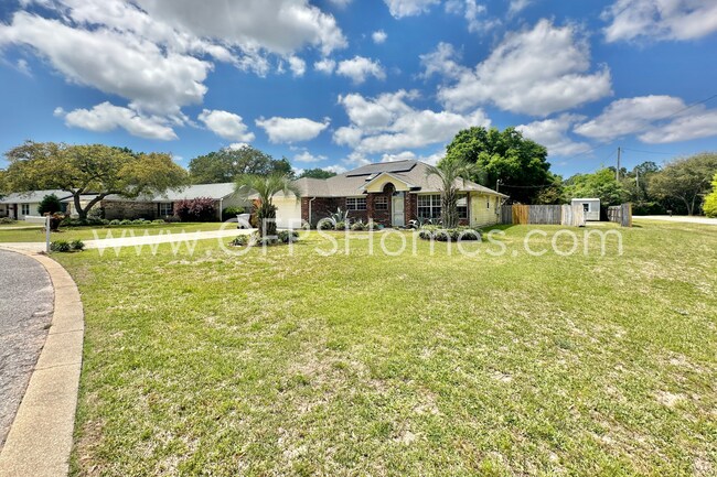 Building Photo - Charming 3BR/2BA Navarre Home with Flex Ro...